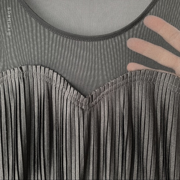 Retro Black Dress with Sweetheart Neckline - Picture 3 of 4